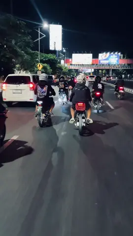 nr surabaya secandu itu sama temen”🤩#fypシ゚ #cbr150r #promoseruweekend #cbrherexstyle🚦 