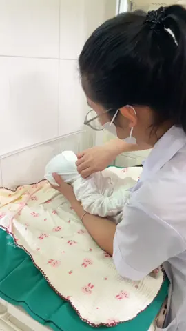 Ẻm bé mà tiêm không thèm khóc của cô chú đâyyy -)) cưng dễ sợ hông nè #viralvideo #Love #embedangyeu 