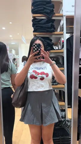 so inlove with this pleated skirt🥰 #riyafashion #outfitcheck #skirt #pleatedskirt 
