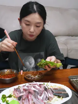 Raw & Grilled Gizzard Shad ☆ Must Try Seafood In Autumn Ep 3✓ #hamzy #hamzy_asmr #hamzyeating #koreanFood #parati #fypviralシ #hamzymukbang #Seafood #Grilled #cooking #Mukbang #asmrtiktok