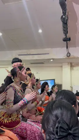 ทำพิธีก่อนเริ่มการแสดง โดยอาจารย์รุ่งวิเชียร ตะลุงเสียงทอง🙏✨#นางเอกหนังลุง #วิทยาลัยนาฏศิลปพัทลุง #คณะผู้สร้างสรรค์ #ครอบครัวนางเอกหนังลุง 