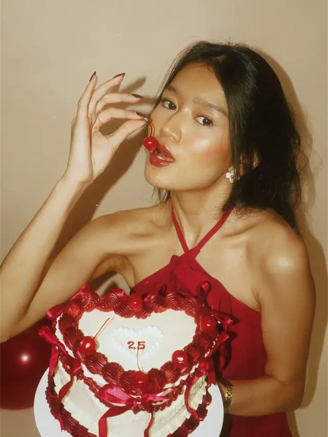 bday pics coming through 🎂🍒