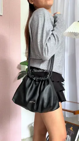 ways to wear this dumpling bag💫 #dumplingbag #3waybag #slingbag #crossbodybag #bagrecommendation 