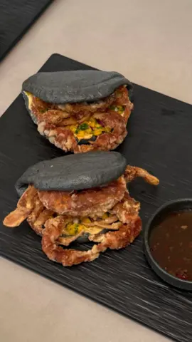 The full recipe is now up on YouTube, link in my bio! ❤️  ———  SOFT-SHELL CRAB! 🦀 I first tried these at a restaurant and immediately knew I had to make them at home. You won't find these guys at your regular grocery store – I had to order them special🤓 Gotta be honest, it's a super weird feeling just biting right into the whole shell😅 The truth is, I'm obsessed with seafood and I'm never afraid to try new things or tackle complicated recipes in my own kitchen. Oh, and just FYI – even when I'm cooking up shrimp, turbot, or curing fish, my place never ends up smelling like food! That's all thanks to my amazing home fragrance! 🥰 Would you be brave enough to try a crab, shell and all? #reinavelcheva #byvelcheva #foodaesthetic #perfumestiktok 