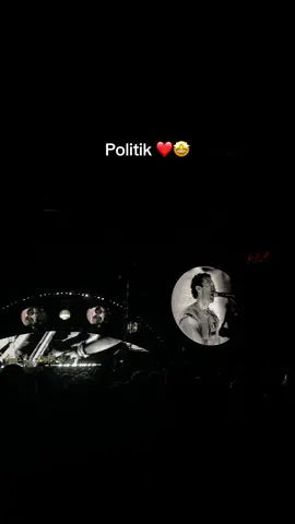 So glad they played Politik, it made the night unforgettable 🤩 #coldplaywembley #coldplay #coldplaypolitik #arushofbloodtothehead #musicofthespheres 
