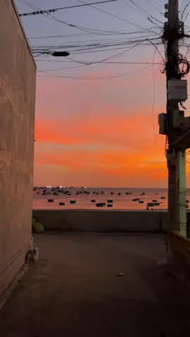 Hoàng hôn đang về trên làng chài nhỏ #rongvillage #vinhhy #dulichvietnam 
