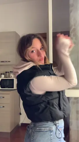 La canto in continuazione, non è normale🥲