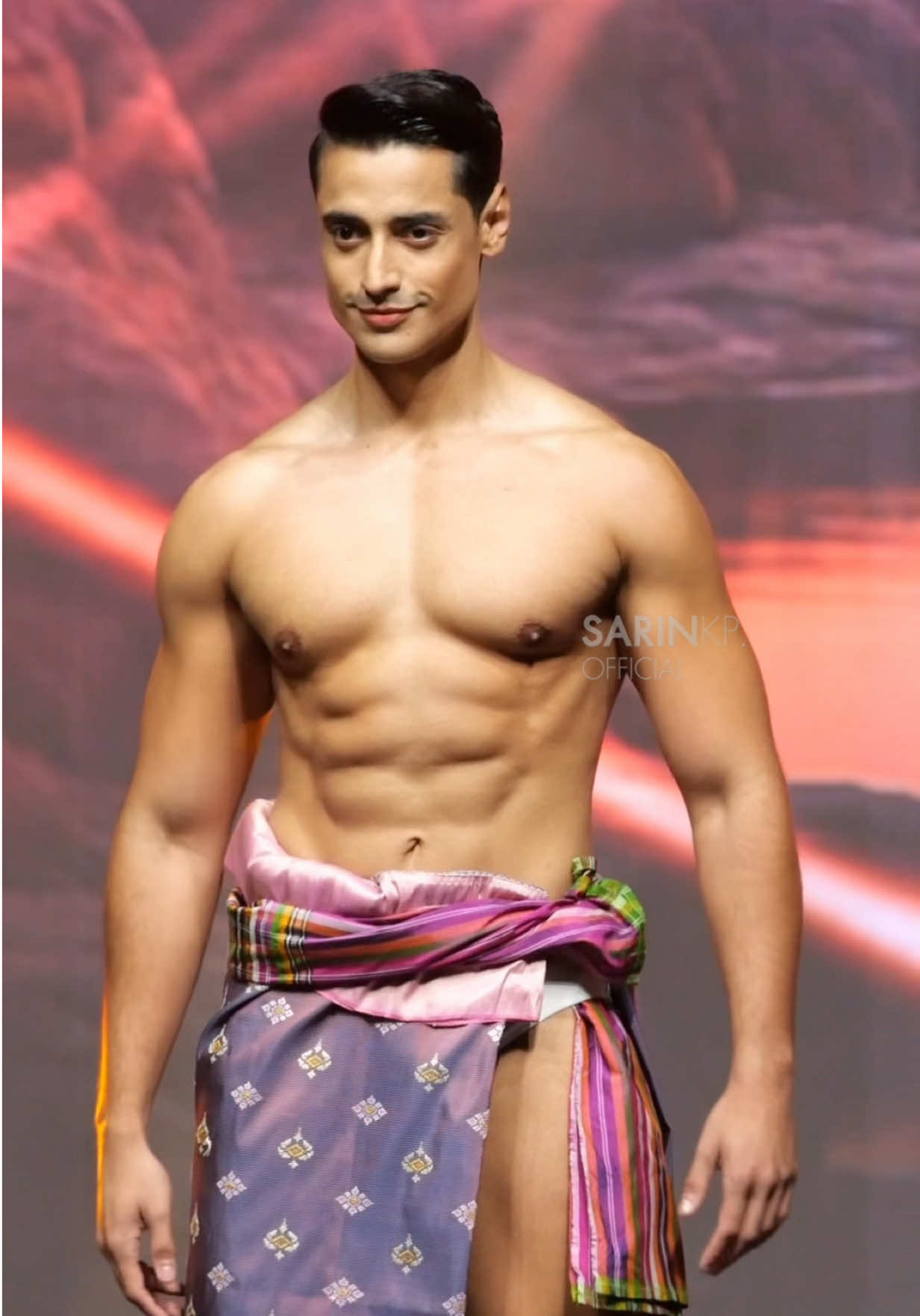 Opening Thai Traditional of Mister Global 2025 : Venezuela ” “William Badell” 🇻🇪🤍✨🔥 . #misterglobal  #misterglobal2025  #misterglobalvenezuela  #williambadell  #sarinkp