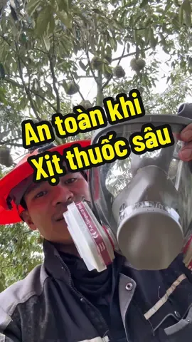 Giá nông sản cao đồng nghĩa với việc sử dụng thuốc BVTV nhiều,chăm bón cây tốt để năng suất được cao nhất,tiền thì cũng phải kiếm nhưng phải bảo vệ sức khỏe ae nhé,mặt nạ 6800 bản thường cho ae xịt thuốc trừ sâu đây,sau 2-3 tháng ae có thể đổi sang cục lọc chính hãng của 3m cho chắc ae nha#nguyenotaynguyen #matnaphongdoc #matnaphunthuoctrusau #matnaxitthuoc #matnaphunson 