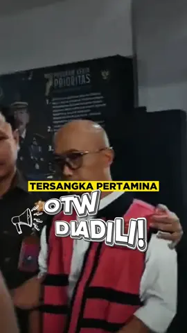 Babak baru kasus Pertamina! Kejaksaan Agung menyerahkan berkas 9 orang tersangka ke Pengadilan Tipikor Jakarta Pusat.
 Yuk kawal terus!
  
 #Kejagung #KerryRiza #Kejaksaan #Pertamina #RivaSiahaan 
