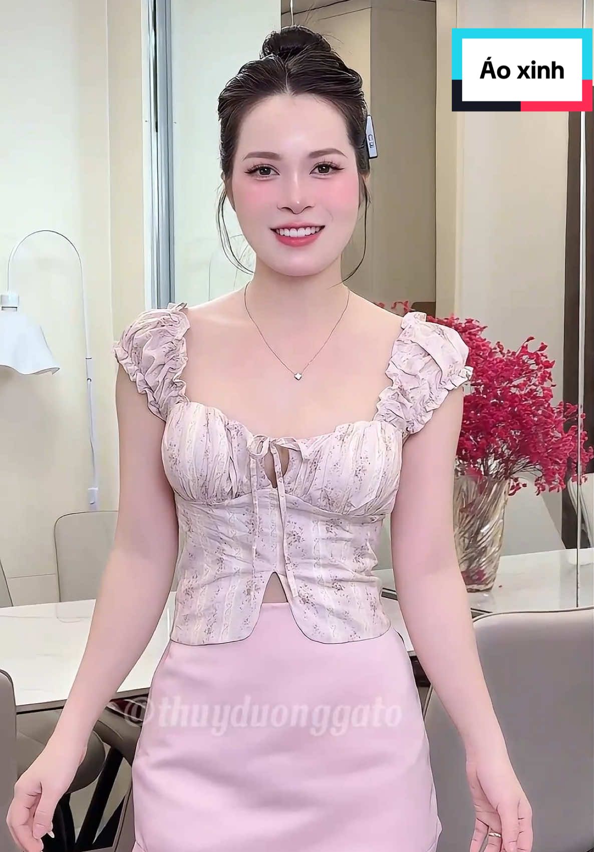 Mấy nàng bánh bèo tiểu thư thì không thể bỏ qua em áo này nha #duongoi #thoitranghottrend #aokieu #aoxinh #aobabydoll  