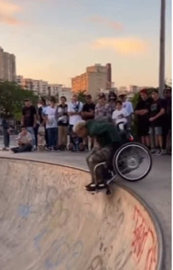 Manobra radical, o mano manda! 🦼👨🏽‍🦽🛹 #skate #manobra #cadeiraderodas #ia #sora2 