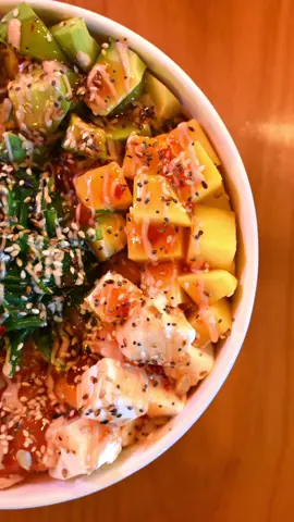 Când totul e prea mult, Wiki Bowl e exact ce trebuie 🍤 📍str. Bănulescu-Bodoni 29 📍bd. Decebal 91 #wikibowl #wiki #poke #moldova #wikisushi  