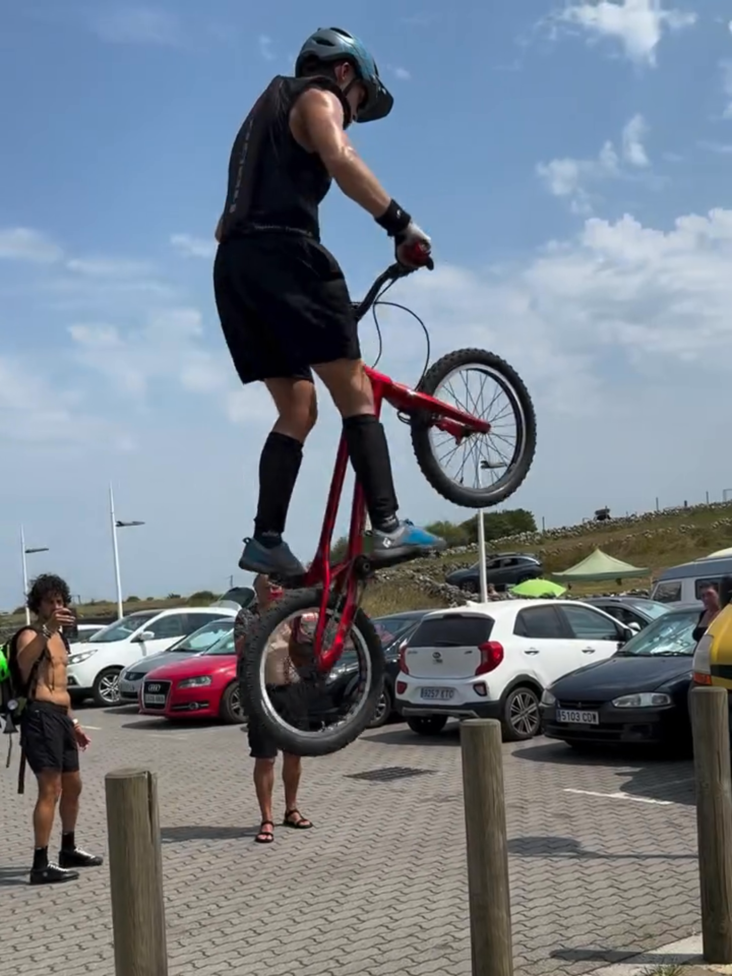 Absolutely locked in 🔥 ( 🎥 @travisasenjo ) #Unreel #Extreme #Trials #Trialsbike