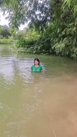 เล่นน้ำกัน