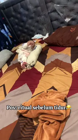 Kalo malem biarin aja gitu,ntar tidur sendiri😂 #masyaallahtabarakkallah #anakbayi #bayilucu #anakpintar #bayitidur 