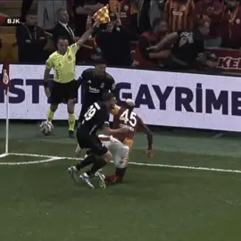 her derbiye bı kavga sıkışıyorlar🙏🏿 #galatasaray #beşiktaş #emirhantopçu #oshimen #şarkı #süperlig 
