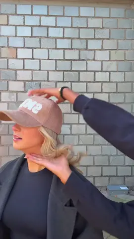 ✨ Vi tæller dagene ned til SHOWET! ✨ Og husk – HELE efterårsferien kan du booke tid til at være blandt de allerførste, der ser og prøver den helt nye 2026 kollektion! Book din aftale via Panayotis.dk i enten Vejle eller Lyngby❤️‍🔥 Vi kan SLET ikke vente til d. 11. oktober, hvor kollektionen vises for allerførste gang på scenen 😍 Har du endnu ikke sikret dig billet? 😱 Så skynd dig – du kan stadig nå det via link i bio, inden de bliver udsolgt! 💌 @Anni🪭 @️Emilia  #danmarksstørstekonfirmationsevent #makemefamous #goviral #fyp #panayotiskonfirmation 