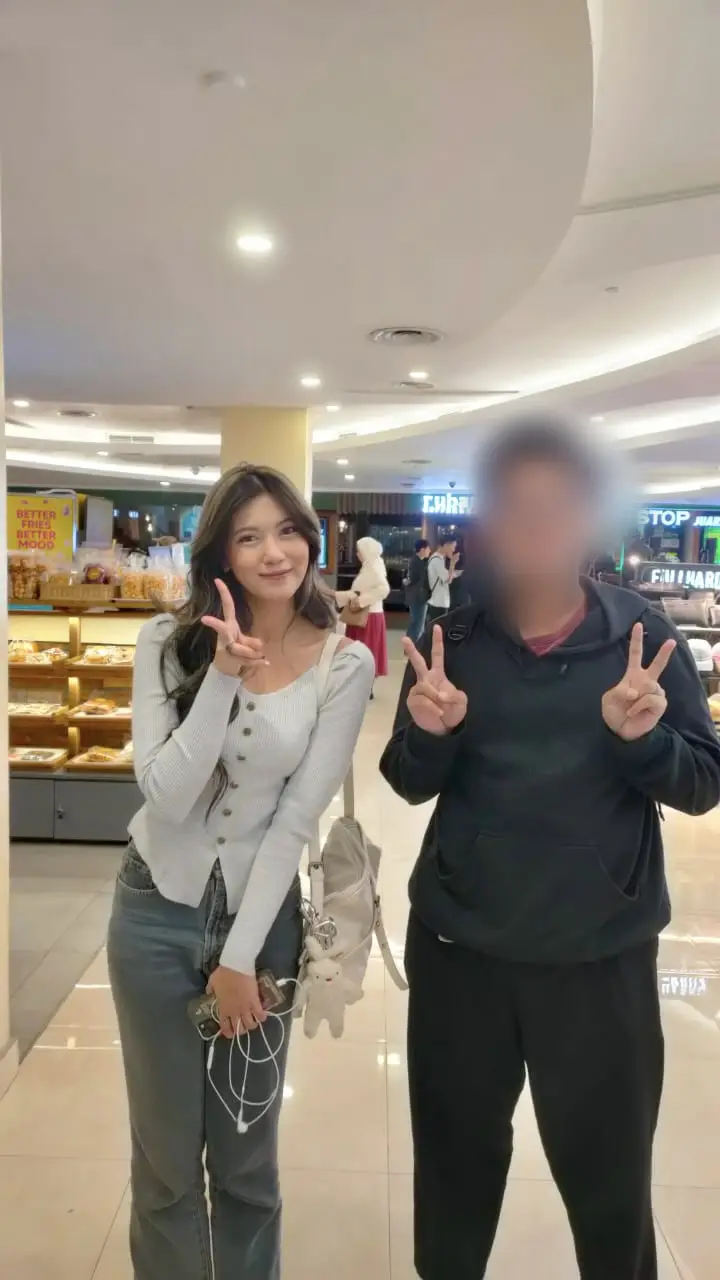 sama indiranya sekarang, makasih kak @indiraseruni__ dah boleh foto🙏[flushed] #indirajkt48 