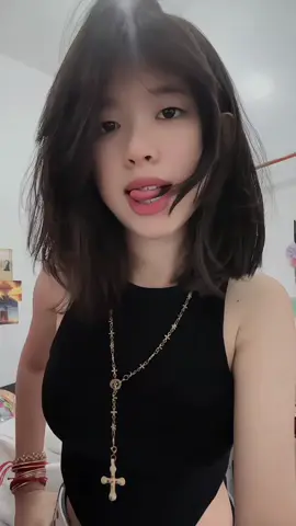 នារីសក់ខ្លីហ្នឹងហាាាា😒