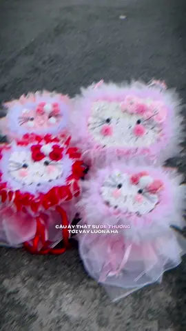 Bó hoa Hello Kitty dễ thương vô cùng🎀 Có 2 size lớn nhỏ ạ #tiemhoanganthao  #hoa20_10  #hoasap  #hoahellokitty  #hoangabay 