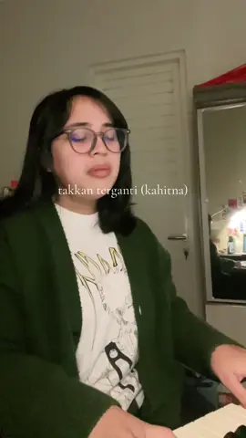 Melanjutkan series lagu galau,, takkan terganti by @KAHITNA :') . . . #takkanterganti #kahitna 