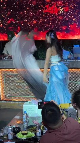 Thần tiên tỷ tỷ giáng trần tại #yoyocentral để chung vui đêm hội trăng rằm. Tối nay bên mình còn bàn, lẹ tay #booking nhé cả nhà yêu.