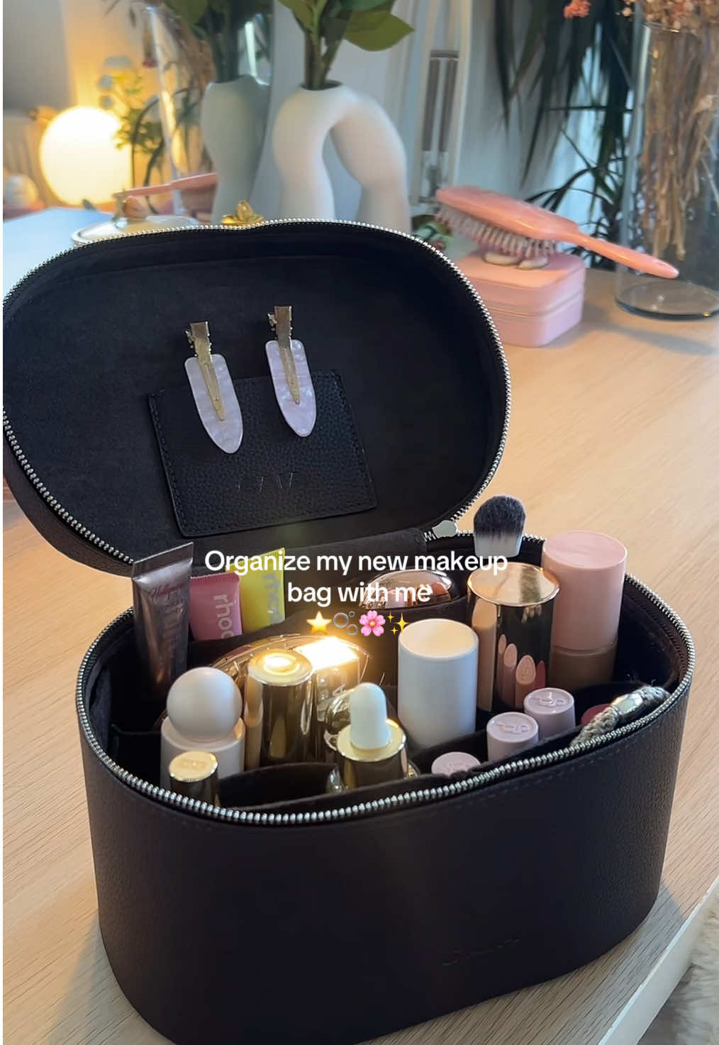 Let’s organize my new cute makeup bag🤭🌸 #makeup #organize #cleanwithme #caia #fyp 