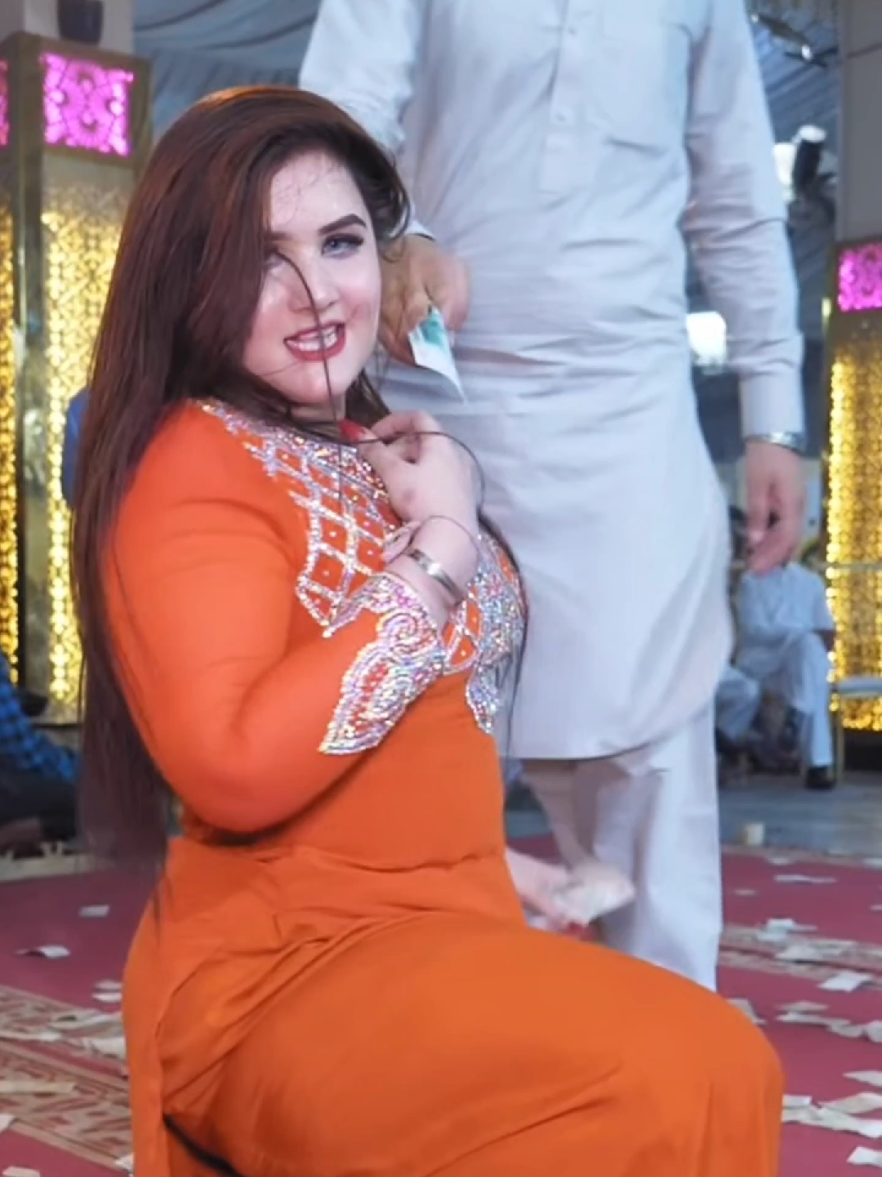 LAK 28  KUDI DA_ NEELAM BUTT DANCE PERFORMANCE_ 2025 #newsongsariki2025 #newsongsariki2024 #rimalshah #mahekmalikofficial #urwakhansarikisong 