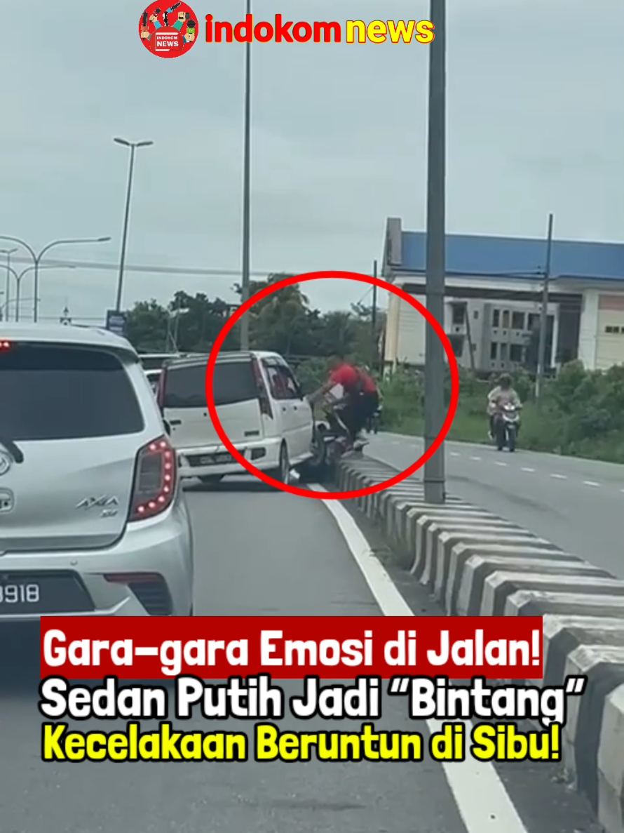 Sebuah kecelakaan lalu lintas dramatis terjadi di jalanan Sibu pada hari Minggu. Sebuah sedan Canary putih buatan kedua diduga terlibat dalam perselisihan lalu lintas, sebelum akhirnya menabrak sepeda motor dan beberapa mobil secara beruntun di Sibu, Malaysia — Minggu (5/10/2025) #Sibu #KecelakaanBeruntun #LakaLantas #malaysia 