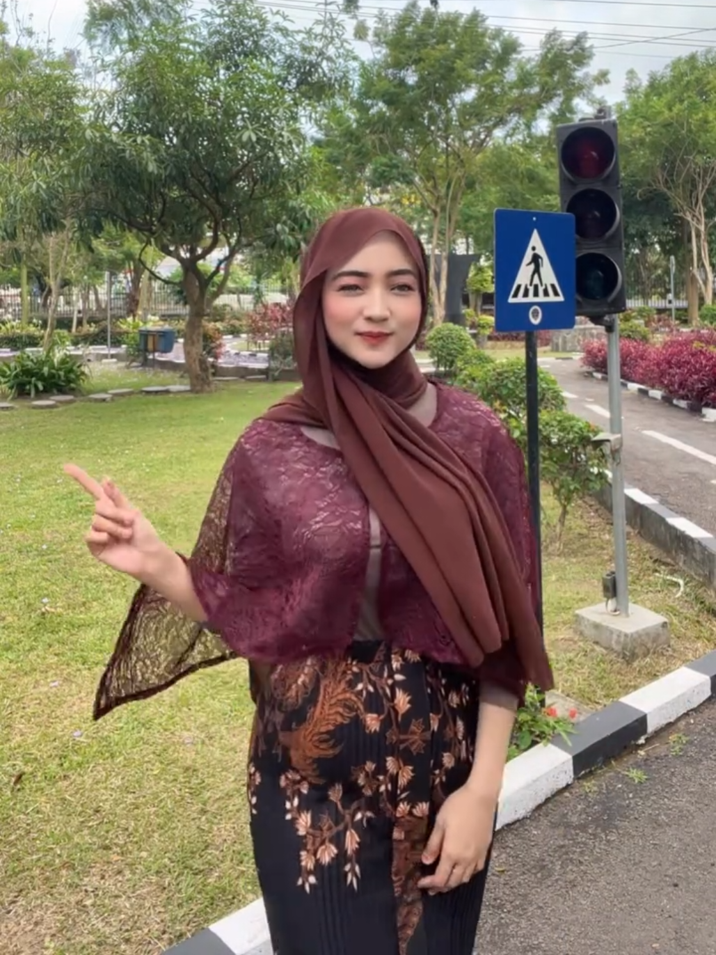 jogetin dulu ajaa | btw jgn lupa follow biar admin semangat yagesyakk #hijabtobrut #tobrut #cewecantik #fyp #cewepulen 