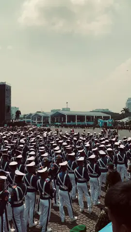 entah seindah apapun didepan semoga masih ada mama didalamnya#akademimiliter 