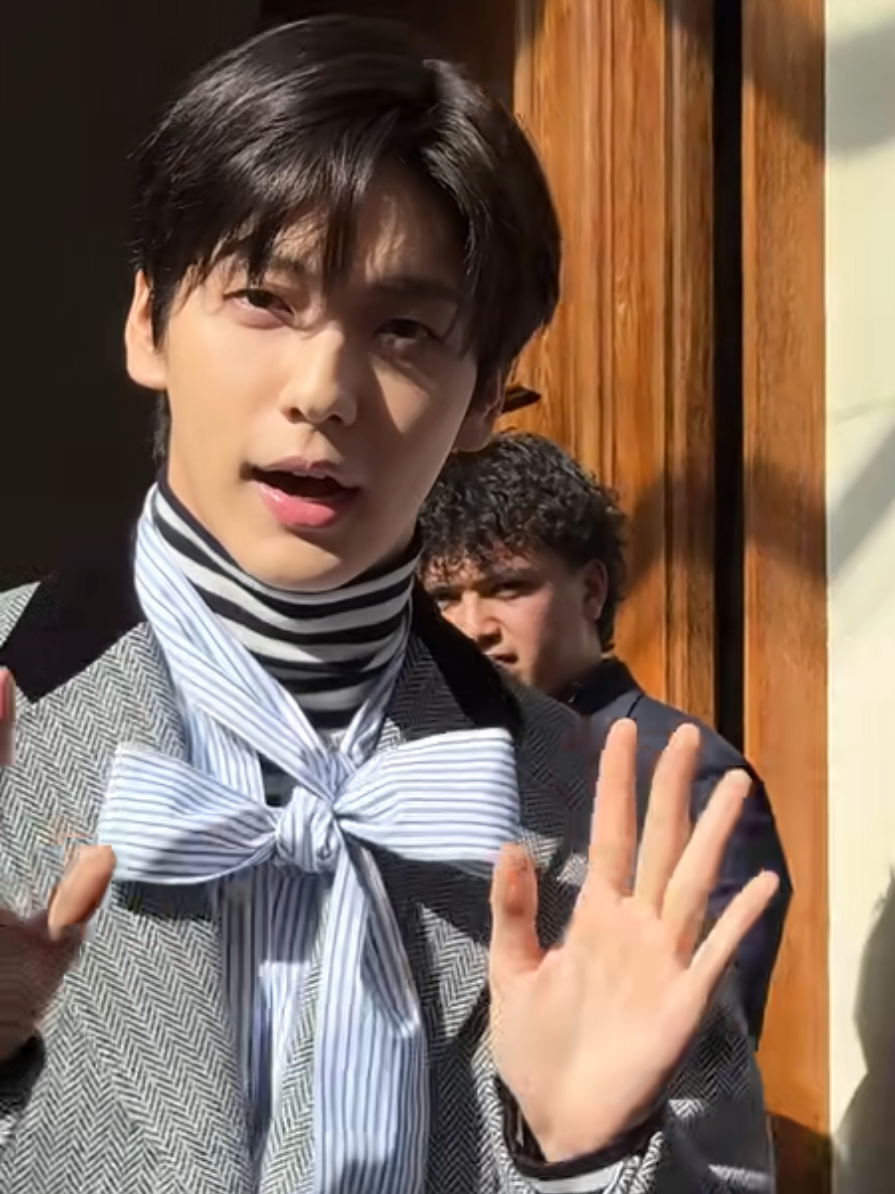 #SOOBIN #SOOBINxVALENTINO #ValentinoSS26 #Paris #fashionweek 