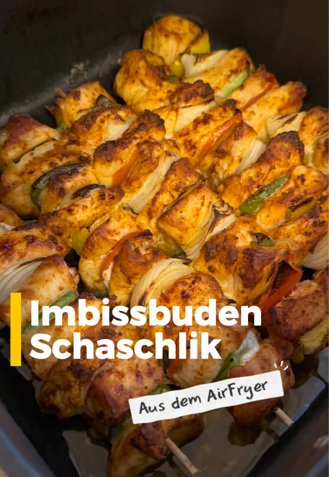 🍢 Schaschlik im AirFryer mit rauchiger Bier-Ahornsirup-Soße So saftig, so würzig, so einfach! Fleisch, Paprika & Zwiebeln ☺️ alles schön aufgespießt, ab in den AirFryer und dann in diese unfassbar gute Soße aus passierten Tomaten, Bier, Ahornsirup und Rauchpaprika 😍 Schnell gemacht, schmeckt wie vom Grill…nur ohne draußen zu frieren 🔥 😍AirFryer an, Spieße rein, genießen! #airfryerrezepte #schaschlik  #einfachlecker #airfryer #fürdich            