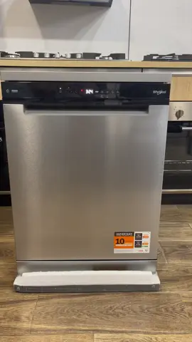 ✨ اكتشفو الجودة والذكاء مع Whirlpool 6ᵉ Sens Inox ! تصميم أنيق بلون inox مع bandeau noir يعطي لمسة عصرية لأي مطبخ kitchen ✨ مع الضمان#whirlpool #electromenager #cuisinemoderne #lavevaisselle #blida #alger 