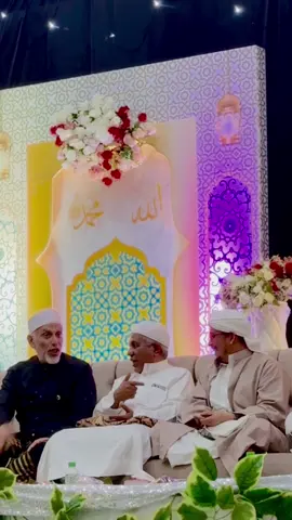 هُمُ القَوْمُ لَا يَشْقَى بِهِمْ جَلِيسُهُمْ Mereka (ahli ilmu dan zikir) adalah kaum yang siapa pun duduk bersama mereka, tidak akan celaka atau rugi. #islamic #islamic_video #islam #islamic_media #CapCut 
