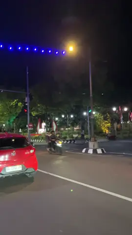 Minimal motoran diboncengin ibu puter puter mumpung masih remaja,😃,minta jajan masih di jajanin,😛,kalian yg ninggalin kota ini baru berbaring di kamar scroll tik tok kangen orang tua ya 🤭,semangkak…😂 #klaten #klaten24jam #motoran #ibu #kangen 