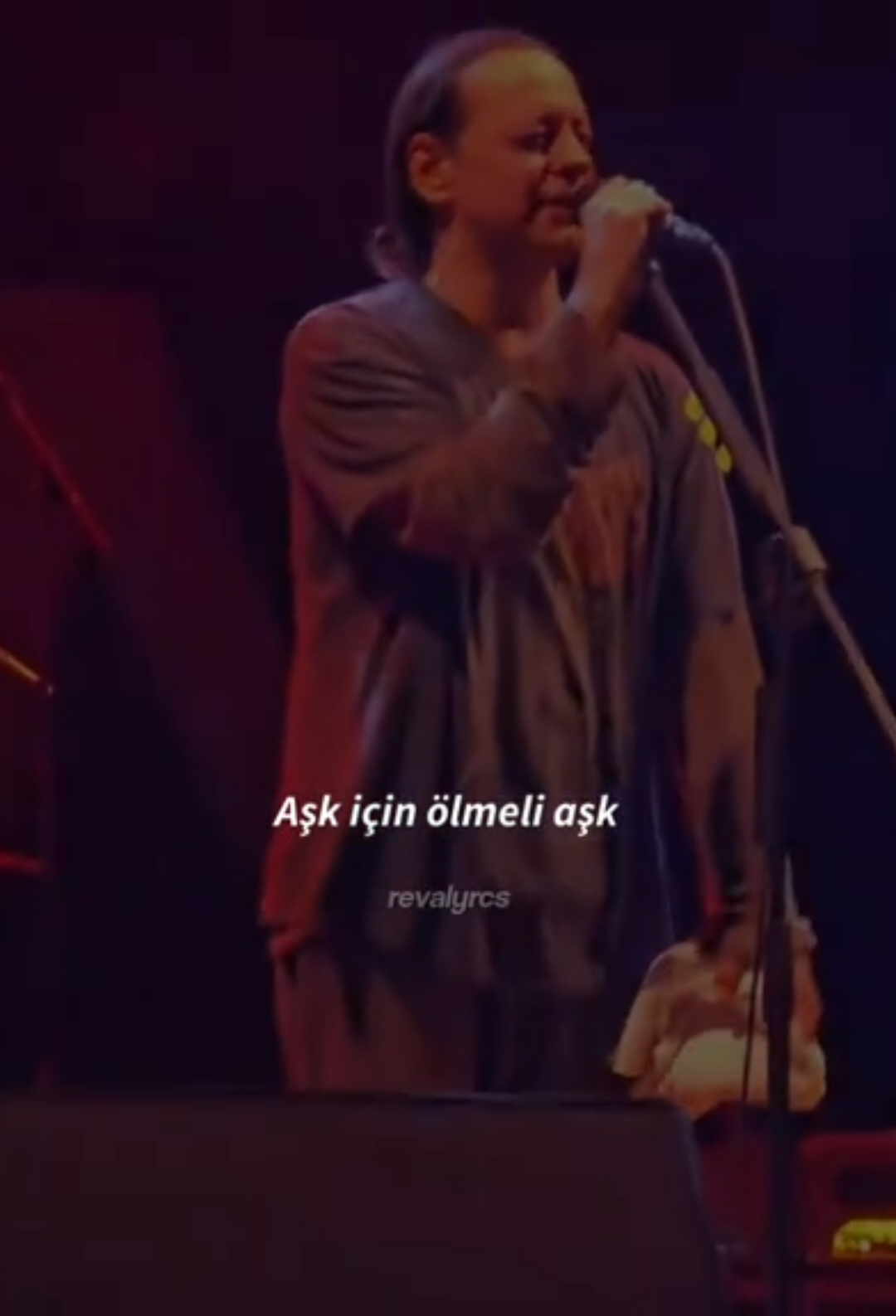 seni içime çektim bir nefeste...#duman #herşeyiyak #şarkısözleri #türkçeşarkılar #lyrics 