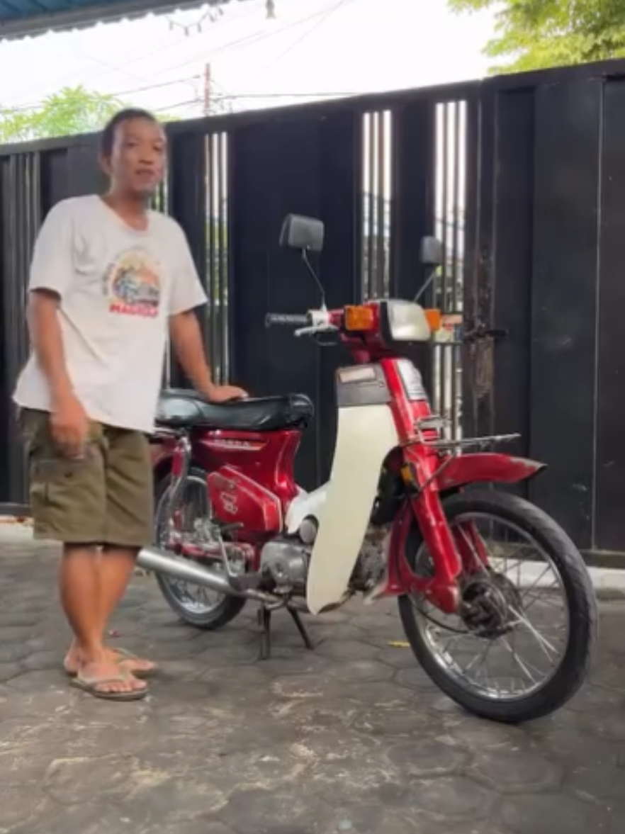 silahkan yg berminat satset .. dobel jreeng mesin normal #motorantik #hondac70 #hondasupercub #jualmotor 