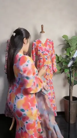 Khayla dress ini ada getah di belakang, terletak cantik ikut cutting badan! Grab cepat sebelum habis!