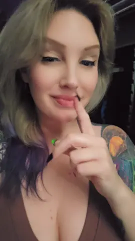 Shhhh my show is on  #themoistqueen #tattedbadass #daddydrewcifers @DREWCIFERS #themoistmarriage 