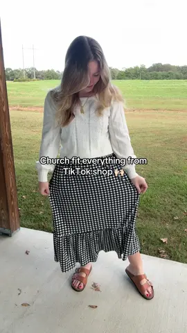 The Tucky is a game changer especially when it comes to sweaters over a dress! 🙌🏻 #churchfits #churchfit #churchdresses #churchoutfits #tucky 