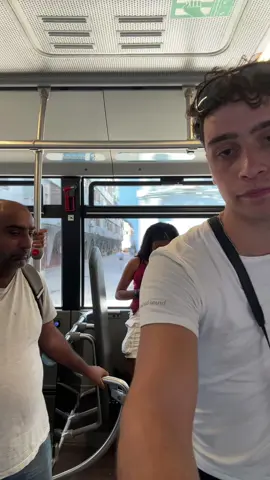 Mein Riesen akh und ich in Valencia #bromance #couple #valencia #bus 