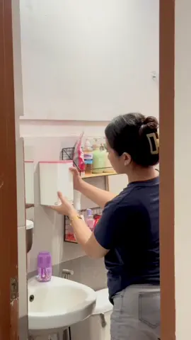 hindi na hassle sa pagkuha ng sanitary pads dahil may organizer na #sanitarynapkin #organizer #bathroomorganization 