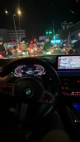 Dạo phố SG cùng em vợ 2 …BMW 530i M-Sport