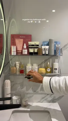 my girly dream bathroom set up with some of my favourite products 🤍🧖🏼‍♀️ #bathroominspo #girly #vanity #skincare #makeup @medicube global @Biodance original @rhode skin @Summer Fridays @Haus Labs @NEOM Wellbeing UK @Olaplex @Gisou @K18 Hair @Baccarat 