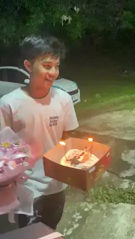 happy birthday sayangg,haha lucuu bgtt kena prank kasian haha, semangatt yaa kamu cwe pertama yang ultahnya aku surprise in🥹🤍#girlfriend #happybirthdaytoyou #bucin #prankultah #kontenberdua 