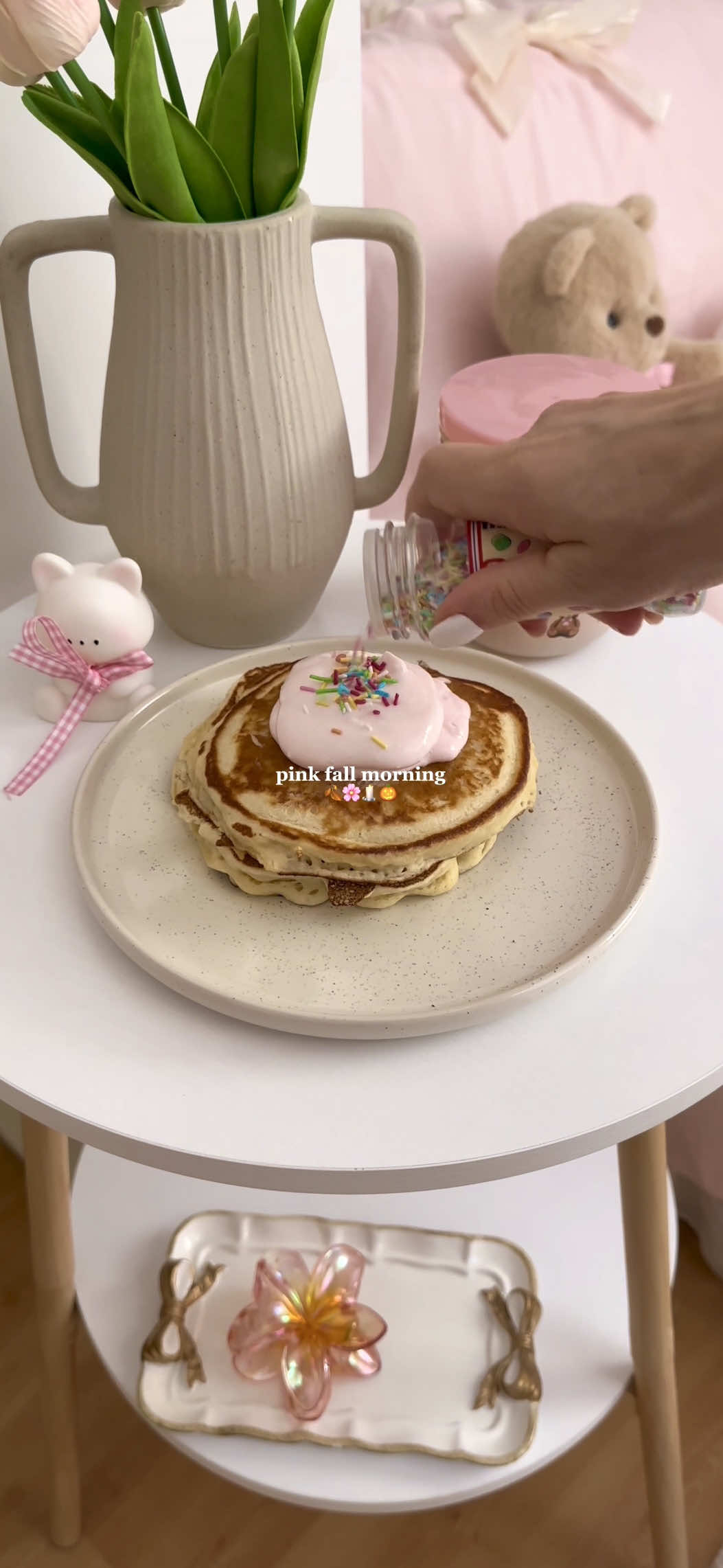Love my pink morning 💕🎀🍂 #morning #morningroutine #fallmorning #aesthetic #vloglifejourney 