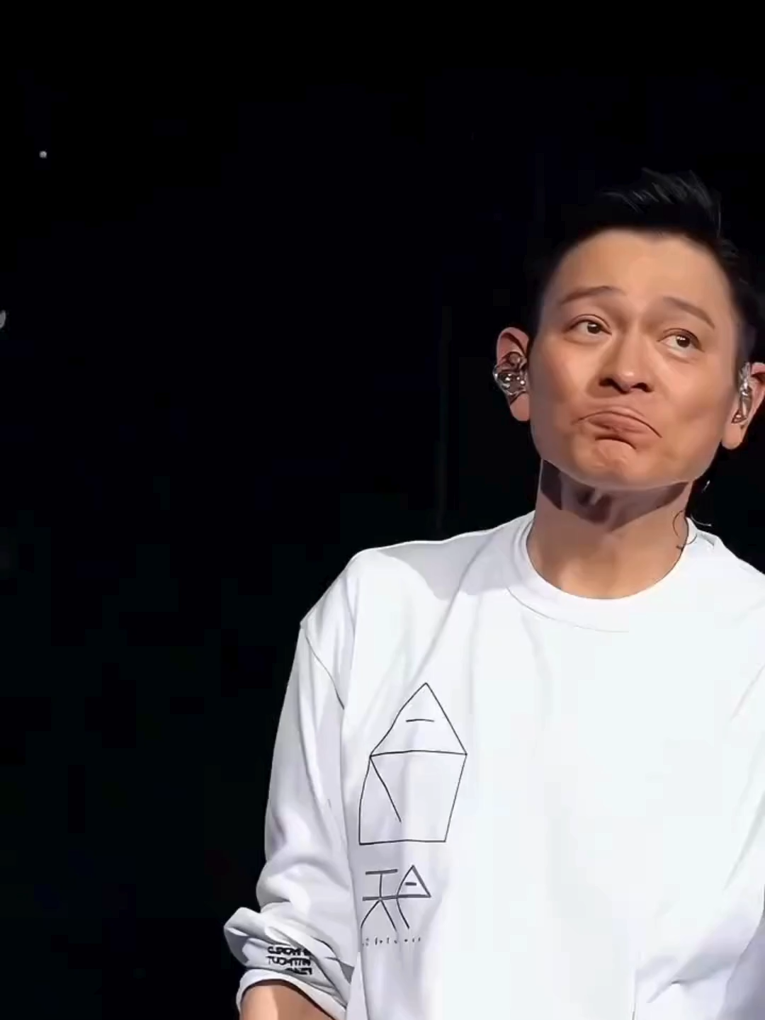 Khán giả không khóc vì Lưu Đức Hoa, họ khóc vì quãng thời gian thanh xuân đã qua, không thể trở lại được nữa. #AndyLau #AndyLauVNFC