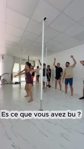 ✨Quel moment de folie !  J'ai eu la chance d'animer un EVG au studio et... c'était juste incroyable 😻  Entre fous rires, challenges et bonne humeur, on s'est vraiment régalés du début à la fin Merci aux garçons pour leur énergie, leur jeu et leur bonne vibe ! Un souvenir mémorable ⭐️ #poledanceboy #evgpoledance #pourtoi #viral #reallife 